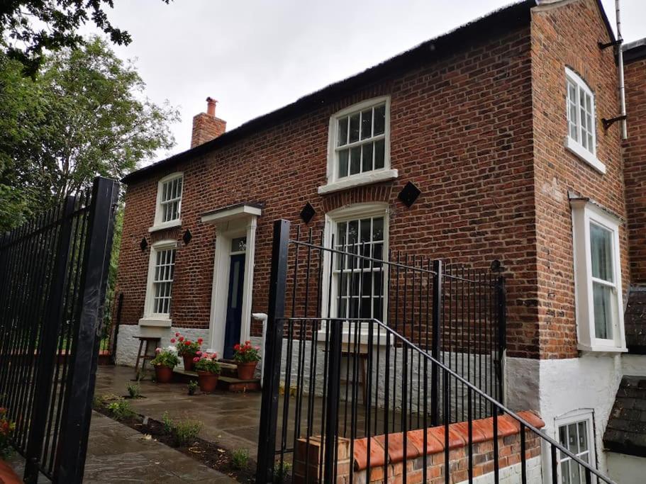 Welcoming Luxury In A Grade II Listed Building Chester Exterior foto